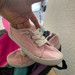 Girl shoes